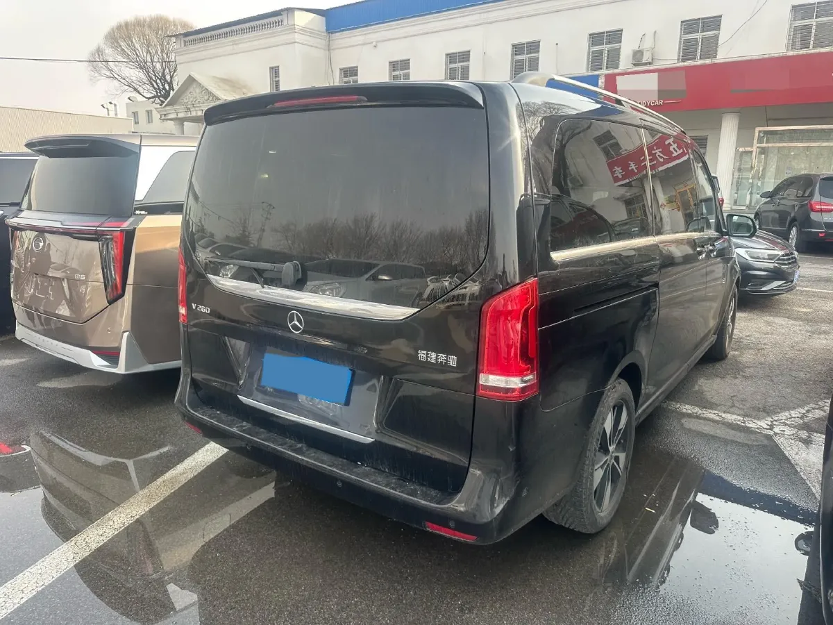 2022 Mercedes-Benz V Class 2.0T 211HP L4 9AT,autocango,china used car exporter,china ev exporter,chinese used car exporter,chinese used ev exporter