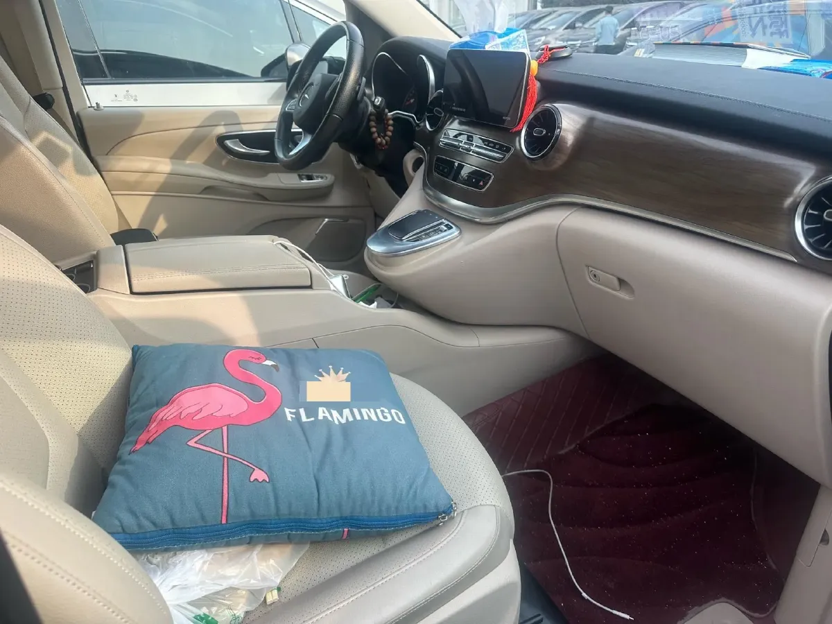 2022 Mercedes-Benz V Class 2.0T 211HP L4 9AT,autocango,china used car exporter,china ev exporter,chinese used car exporter,chinese used ev exporter