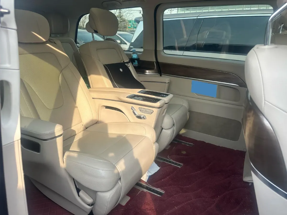 2022 Mercedes-Benz V Class 2.0T 211HP L4 9AT,autocango,china used car exporter,china ev exporter,chinese used car exporter,chinese used ev exporter