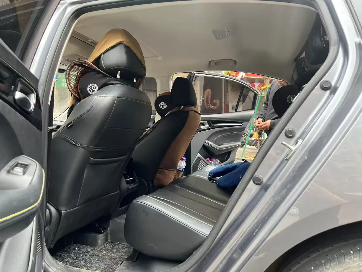 2021 Roewe i5 1.5L 120HP L4 CVT,autocango,china used car exporter,china ev exporter,chinese used car exporter,chinese used ev exporter