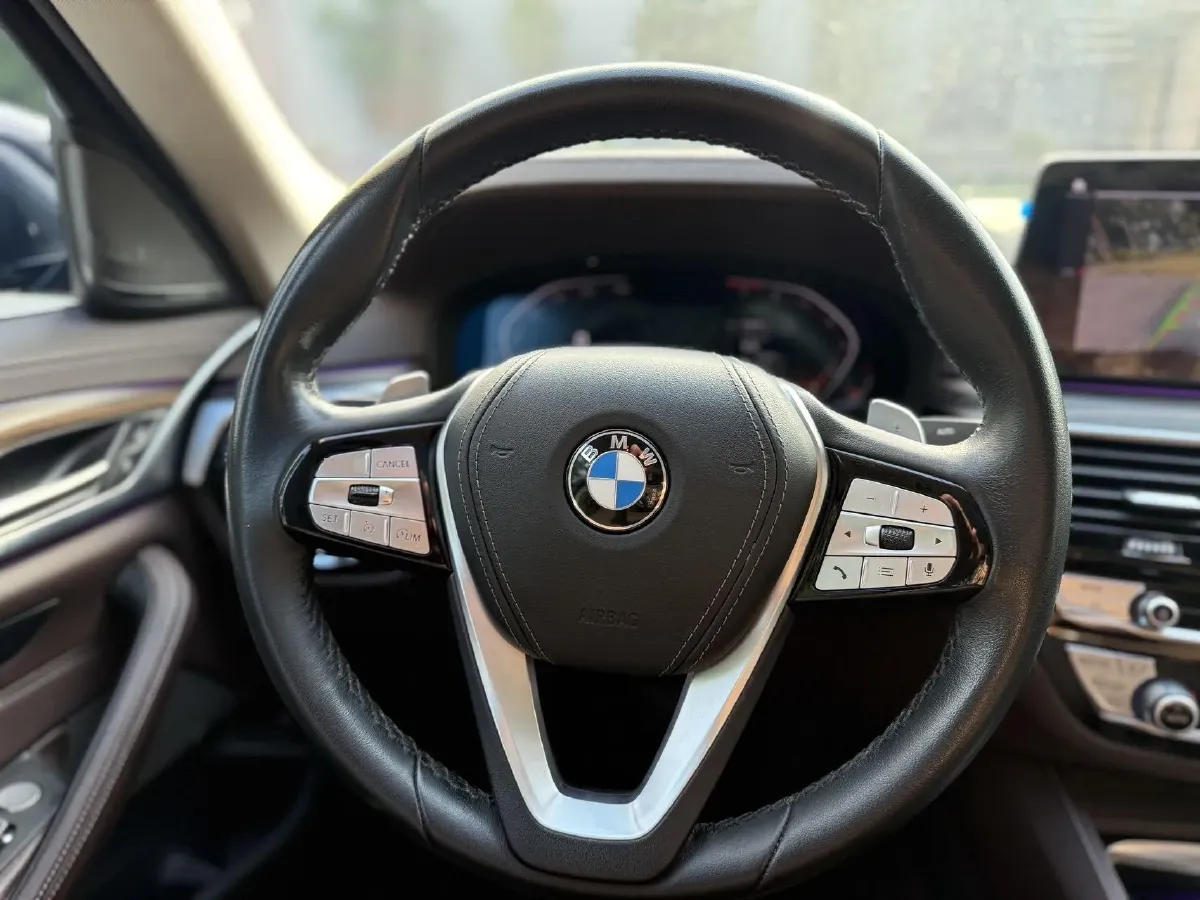 2022 BMW 5 Series 2.0T 252HP L4 8AT,autocango,china used car exporter,china ev exporter,chinese used car exporter,chinese used ev exporter