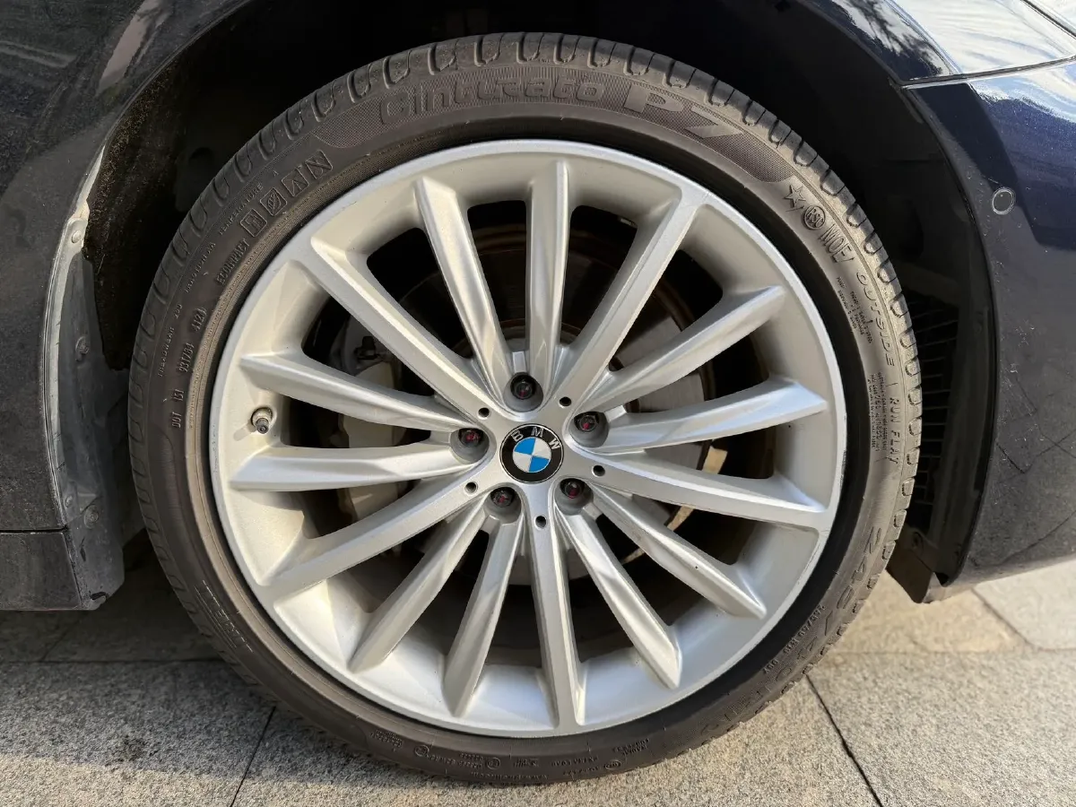 2022 BMW 5 Series 2.0T 252HP L4 8AT,autocango,china used car exporter,china ev exporter,chinese used car exporter,chinese used ev exporter