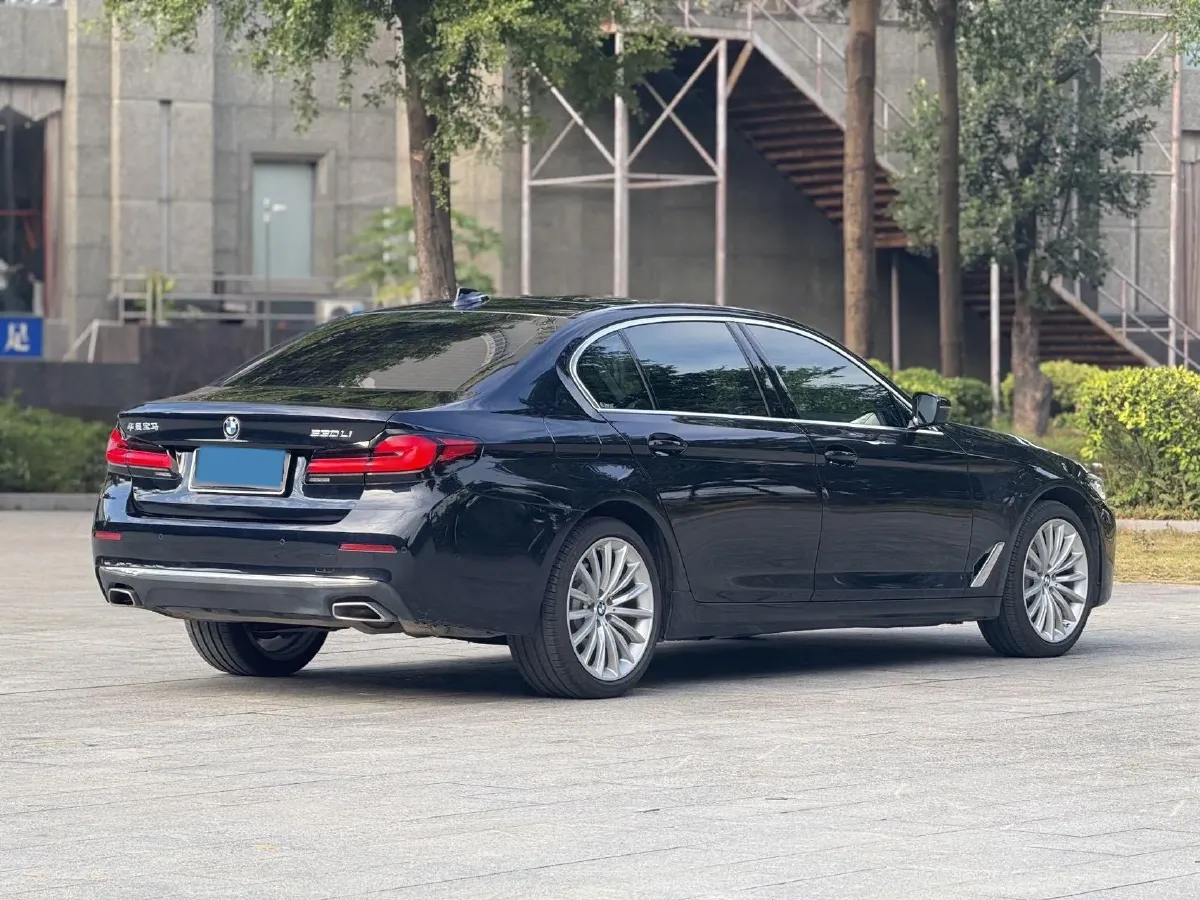2022 BMW 5 Series 2.0T 252HP L4 8AT,autocango,china used car exporter,china ev exporter,chinese used car exporter,chinese used ev exporter