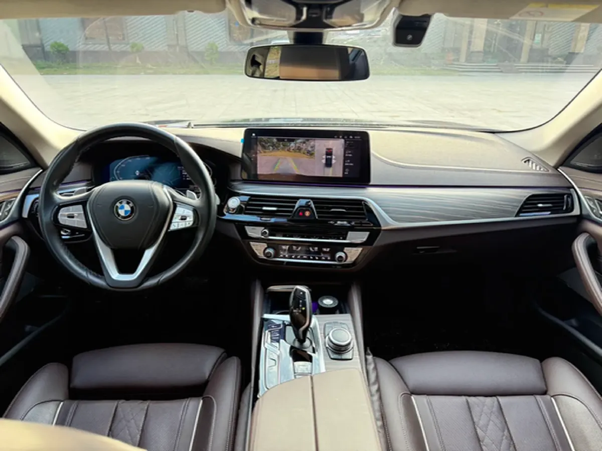 2022 BMW 5 Series 2.0T 252HP L4 8AT,autocango,china used car exporter,china ev exporter,chinese used car exporter,chinese used ev exporter