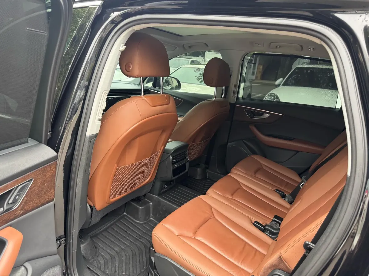 2021 Audi Q7 2.0T 245HP L4 8AT,autocango,china used car exporter,china ev exporter,chinese used car exporter,chinese used ev exporter