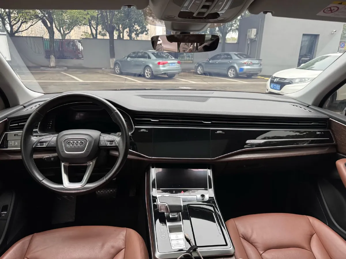 2021 Audi Q7 2.0T 245HP L4 8AT,autocango,china used car exporter,china ev exporter,chinese used car exporter,chinese used ev exporter