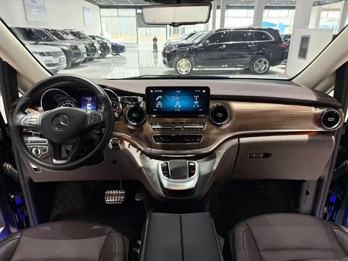 2022 Mercedes-Benz V Class 2.0T 211HP L4 9AT,autocango,china used car exporter,china ev exporter,chinese used car exporter,chinese used ev exporter