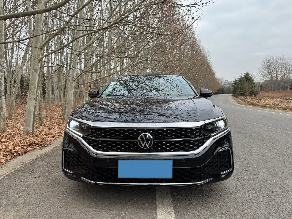 2024 Volkswagen Passat 2.0T 220HP L4 7DCT,autocango,china used car exporter,china ev exporter,chinese used car exporter,chinese used ev exporter
