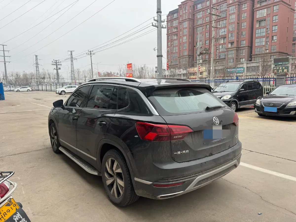 2019 Jeep Cherokee 2.0T 234HP L4 9AT,autocango,china used car exporter,china ev exporter,chinese used car exporter,chinese used ev exporter