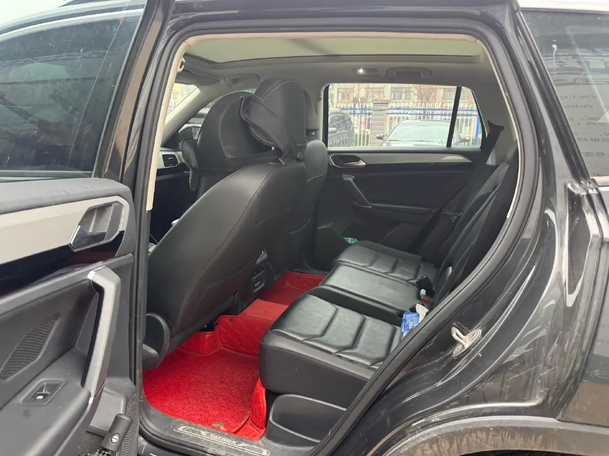 2019 Jeep Cherokee 2.0T 234HP L4 9AT,autocango,china used car exporter,china ev exporter,chinese used car exporter,chinese used ev exporter