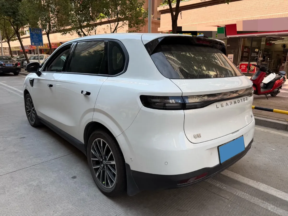 2025 Leapmotor B10 BEV 67.1KWH,autocango,china used car exporter,china ev exporter,chinese used car exporter,chinese used ev exporter