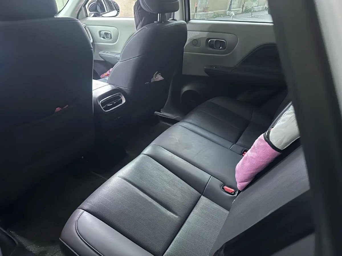 2025 Leapmotor B10 BEV 67.1KWH,autocango,china used car exporter,china ev exporter,chinese used car exporter,chinese used ev exporter