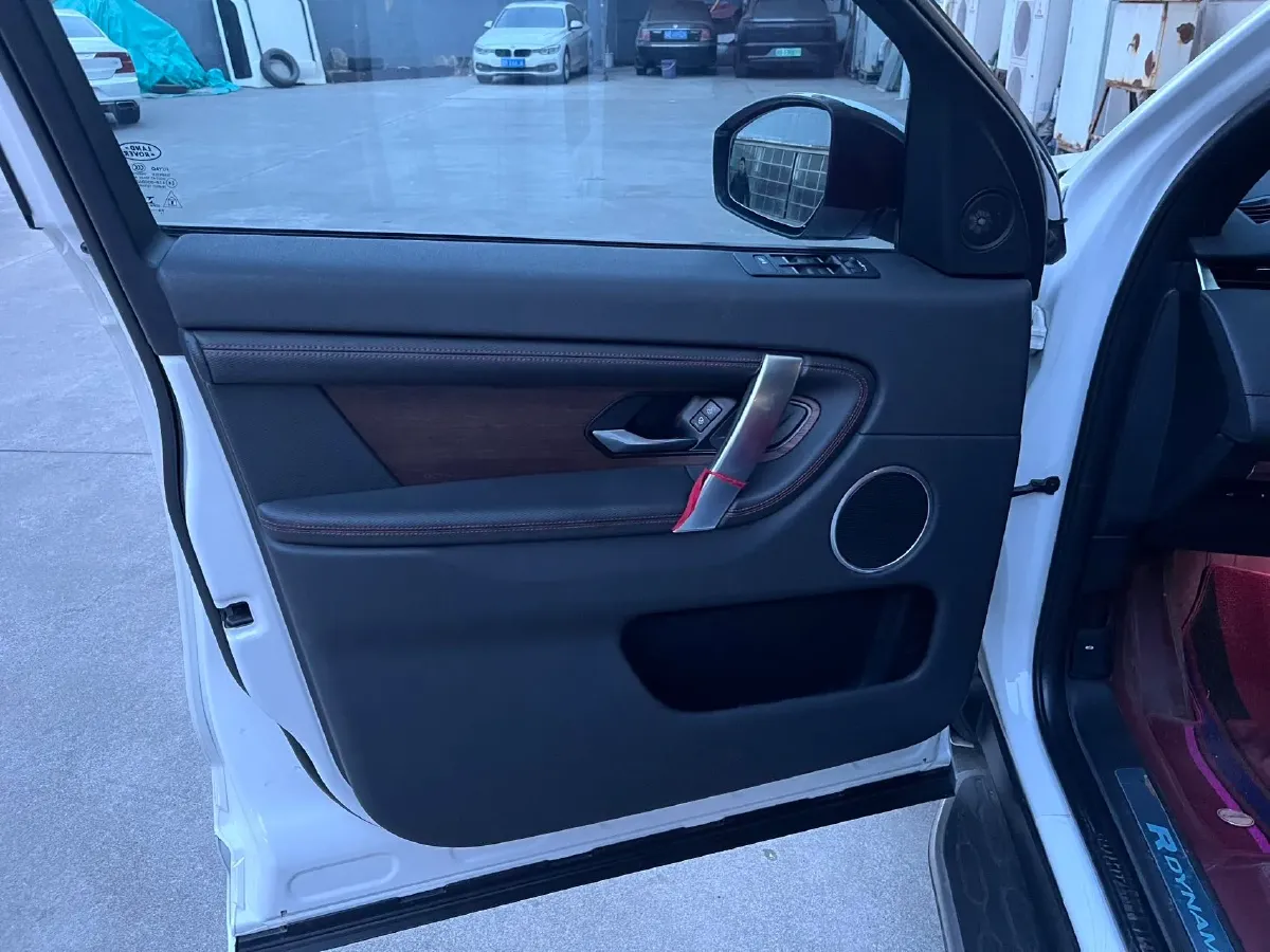 2020 Land Rover Discovery Sport 2.0T 249HP L4 9AT,autocango,china used car exporter,china ev exporter,chinese used car exporter,chinese used ev exporter