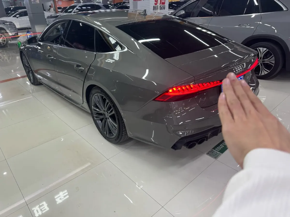 2023 Audi A7 2.0T 265HP L4 7DCT,autocango,china used car exporter,china ev exporter,chinese used car exporter,chinese used ev exporter