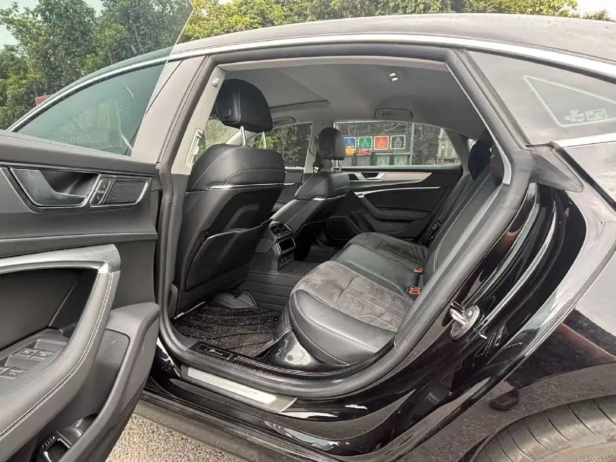 2024 Audi A7L 2.0T 245HP L4 7DCT,autocango,china used car exporter,china ev exporter,chinese used car exporter,chinese used ev exporter