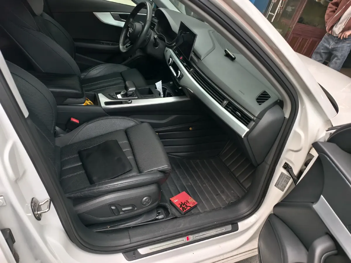 2020 Audi A4L 2.0T 190HP L4 7DCT,autocango,china used car exporter,china ev exporter,chinese used car exporter,chinese used ev exporter