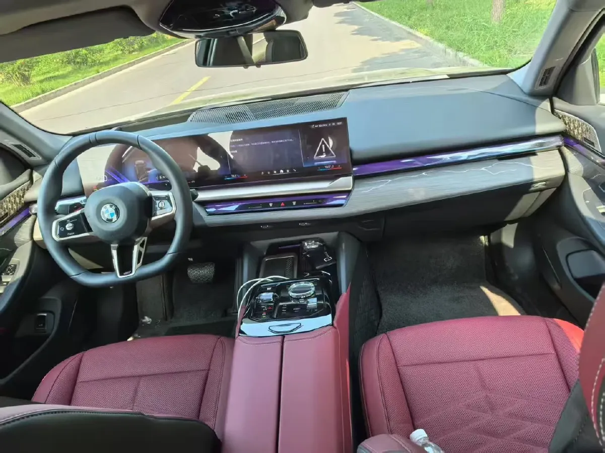 2025 BMW 5 Series 2.0T 258HP L4 8AT,autocango,china used car exporter,china ev exporter,chinese used car exporter,chinese used ev exporter