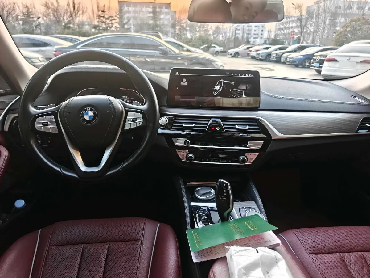 2022 BMW 5 Series 2.0T 252HP L4 8AT,autocango,china used car exporter,china ev exporter,chinese used car exporter,chinese used ev exporter