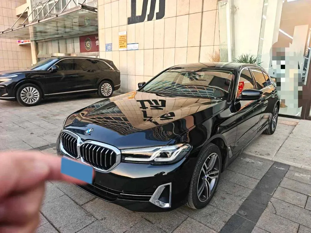 2022 BMW 5 Series 2.0T 252HP L4 8AT,autocango,china used car exporter,china ev exporter,chinese used car exporter,chinese used ev exporter