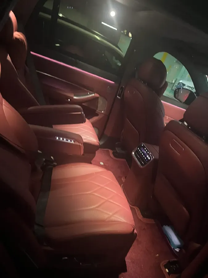 2025 AITO AITO M8 REEV 160HP REEV 53.4KWH,autocango,china used car exporter,china ev exporter,chinese used car exporter,chinese used ev exporter