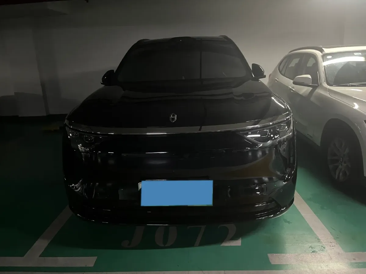 2025 AITO AITO M8 REEV 160HP REEV 53.4KWH,autocango,china used car exporter,china ev exporter,chinese used car exporter,chinese used ev exporter