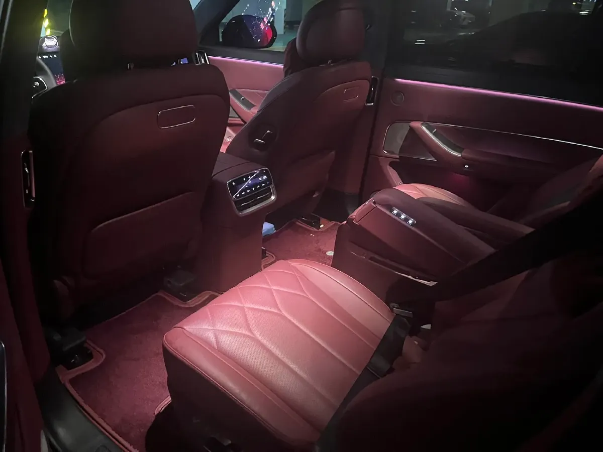 2025 AITO AITO M8 REEV 160HP REEV 53.4KWH,autocango,china used car exporter,china ev exporter,chinese used car exporter,chinese used ev exporter