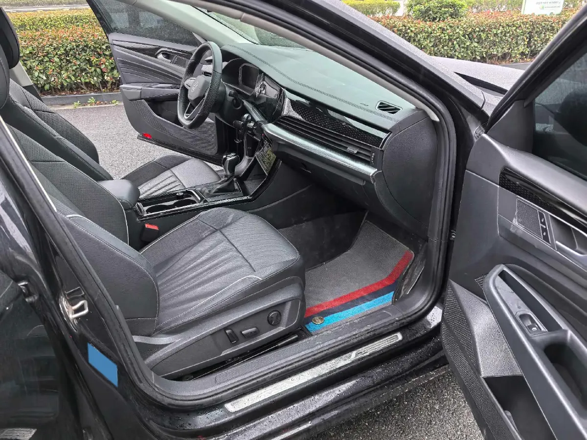 2025 Volkswagen Passat 2.0T 220HP L4 7DCT,autocango,china used car exporter,china ev exporter,chinese used car exporter,chinese used ev exporter