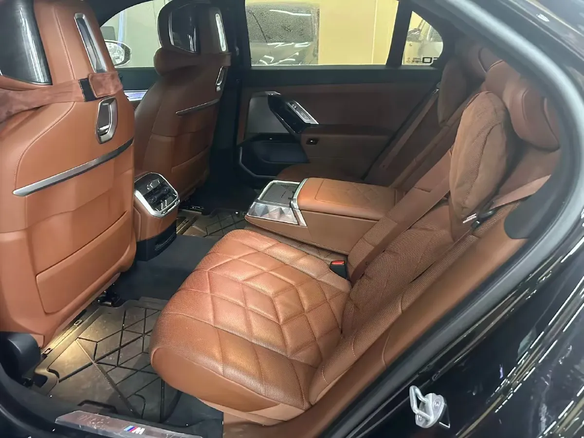 2023 BMW i7 BEV 101.7KWH,autocango,china used car exporter,china ev exporter,chinese used car exporter,chinese used ev exporter