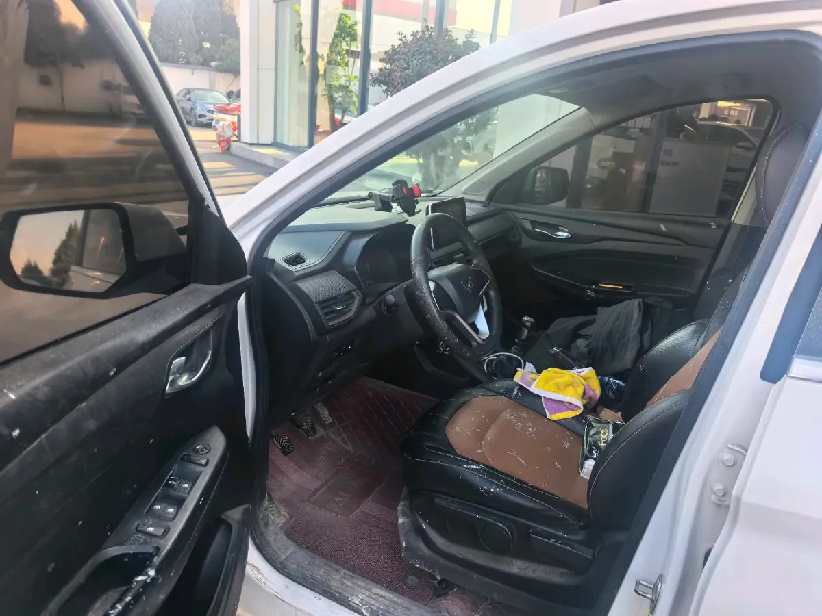 2019 WuLing HongGuang S3 1.5L 99HP L4 6MT,autocango,china used car exporter,china ev exporter,chinese used car exporter,chinese used ev exporter