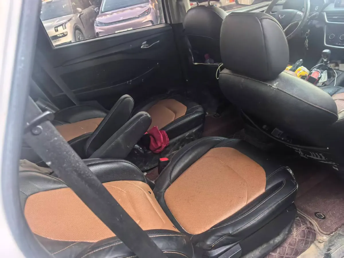 2019 WuLing HongGuang S3 1.5L 99HP L4 6MT,autocango,china used car exporter,china ev exporter,chinese used car exporter,chinese used ev exporter