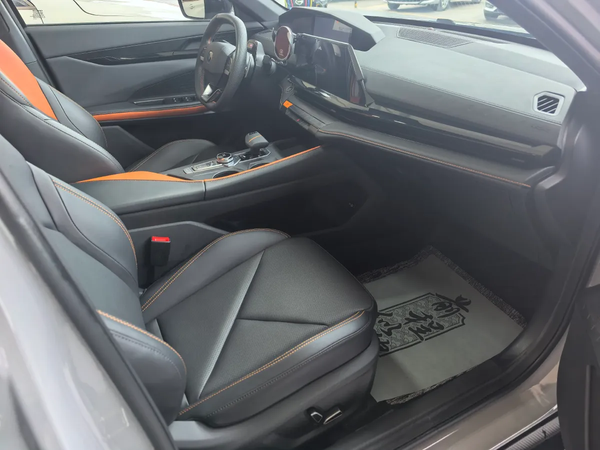 2022 ChangAn UNI-V 1.5T 188HP L4 7DCT,autocango,china used car exporter,china ev exporter,chinese used car exporter,chinese used ev exporter