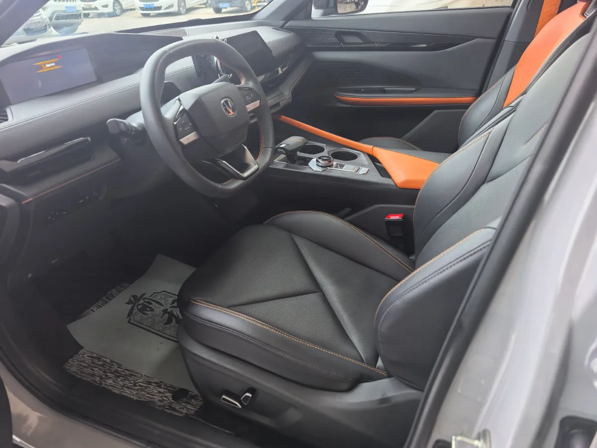 2022 ChangAn UNI-V 1.5T 188HP L4 7DCT,autocango,china used car exporter,china ev exporter,chinese used car exporter,chinese used ev exporter