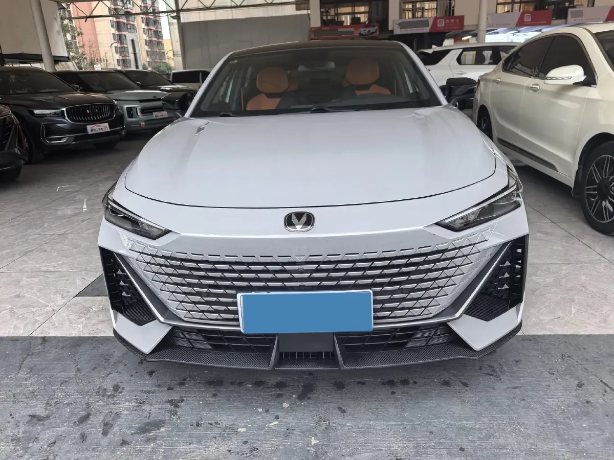2022 ChangAn UNI-V 1.5T 188HP L4 7DCT,autocango,china used car exporter,china ev exporter,chinese used car exporter,chinese used ev exporter