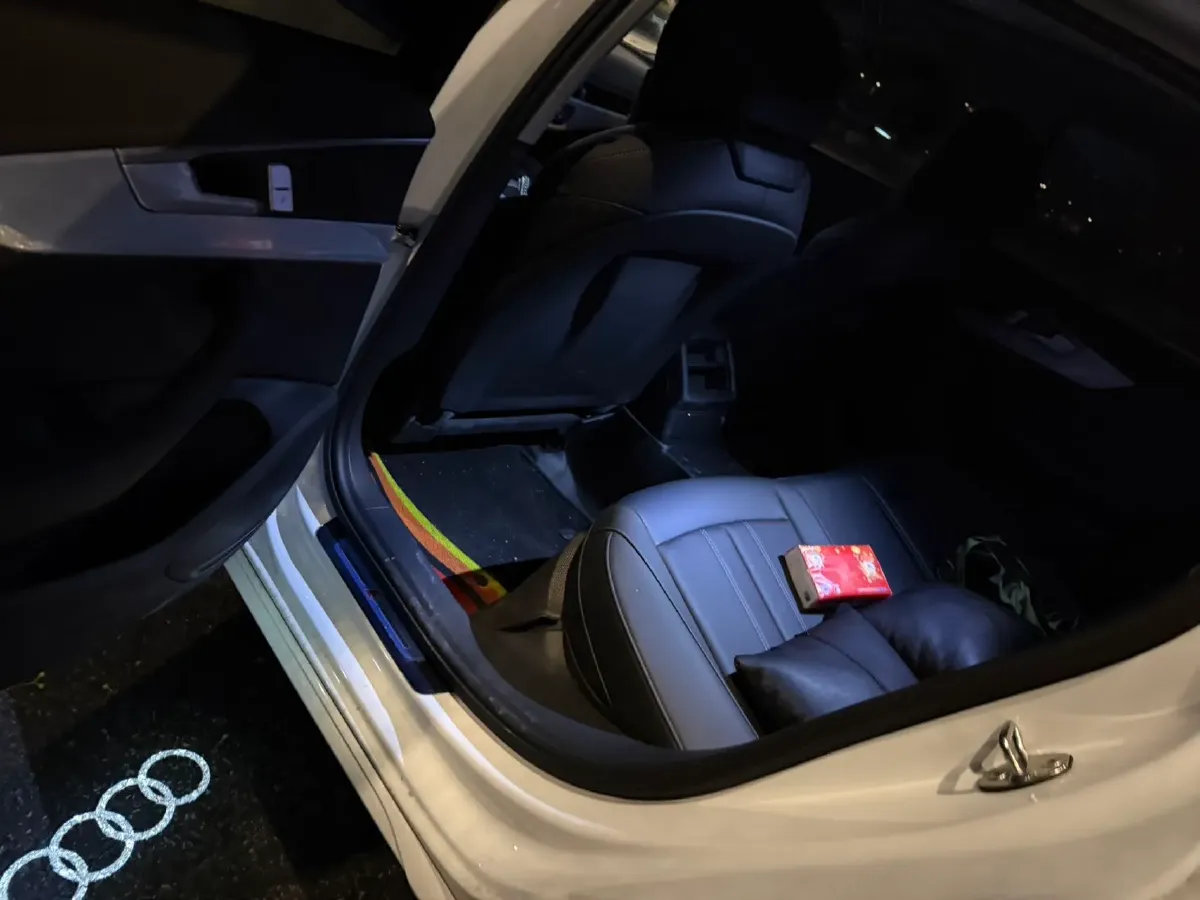 2024 Audi A4L 2.0T 190HP L4 7DCT,autocango,china used car exporter,china ev exporter,chinese used car exporter,chinese used ev exporter