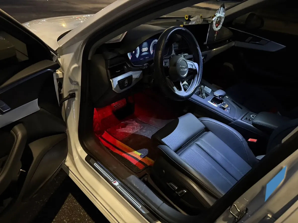 2024 Audi A4L 2.0T 190HP L4 7DCT,autocango,china used car exporter,china ev exporter,chinese used car exporter,chinese used ev exporter