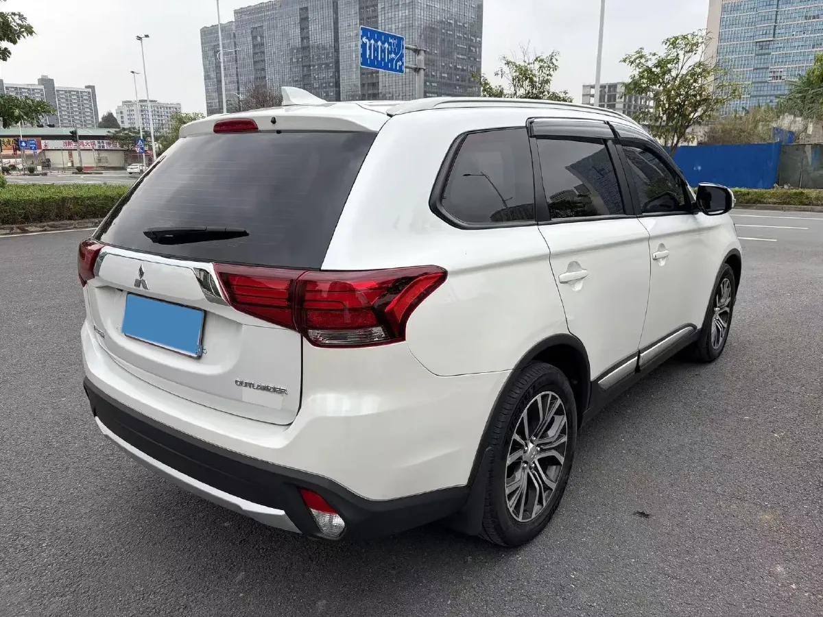 2018 Mitsubishi Outlander 2.0L 166HP L4 CVT,autocango,china used car exporter,china ev exporter,chinese used car exporter,chinese used ev exporter