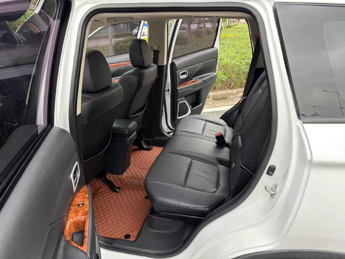 2018 Mitsubishi Outlander 2.0L 166HP L4 CVT,autocango,china used car exporter,china ev exporter,chinese used car exporter,chinese used ev exporter