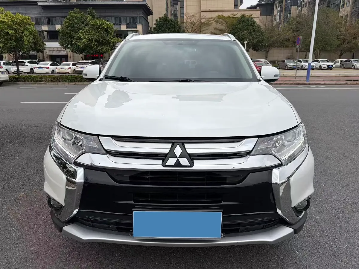 2018 Mitsubishi Outlander 2.0L 166HP L4 CVT,autocango,china used car exporter,china ev exporter,chinese used car exporter,chinese used ev exporter