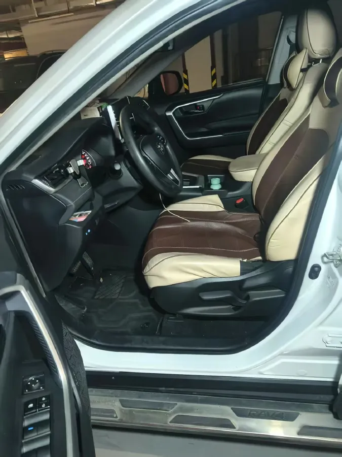 2021 Toyota RAV4 2.0L 171HP L4 CVT,autocango,china used car exporter,china ev exporter,chinese used car exporter,chinese used ev exporter