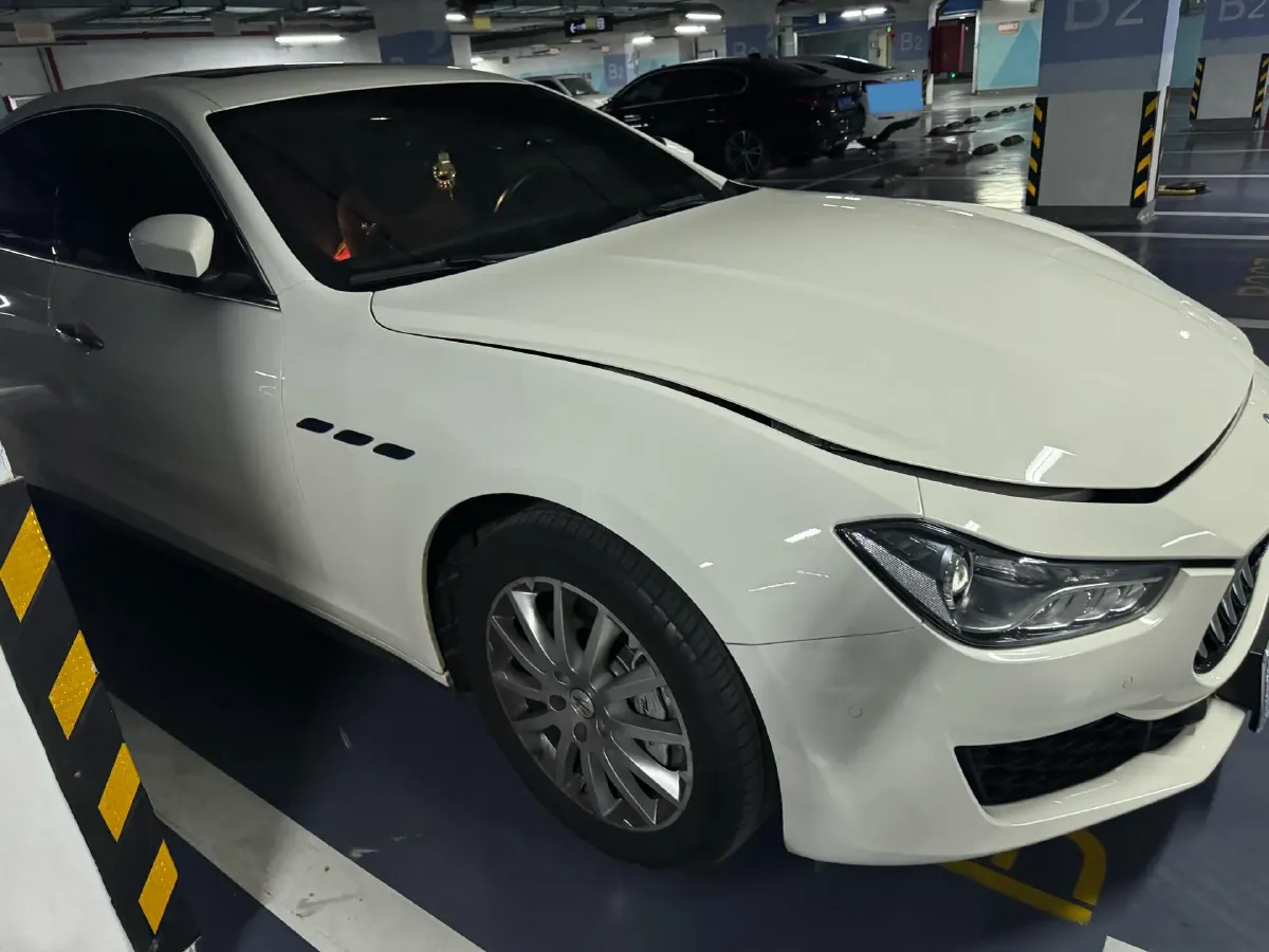 2021 Maserati Ghibli 2.0T 330HP L4 8AT,autocango,china used car exporter,china ev exporter,chinese used car exporter,chinese used ev exporter