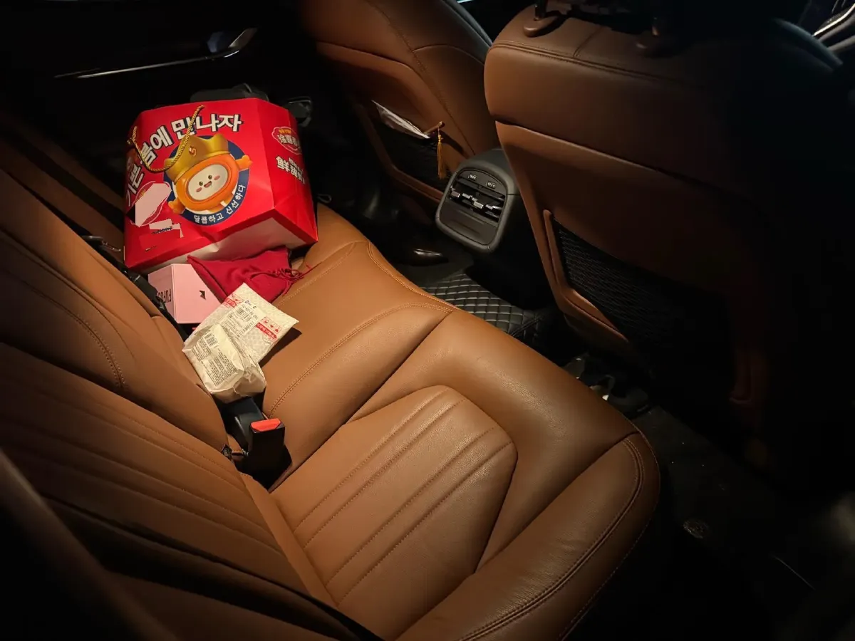 2021 Maserati Ghibli 2.0T 330HP L4 8AT,autocango,china used car exporter,china ev exporter,chinese used car exporter,chinese used ev exporter