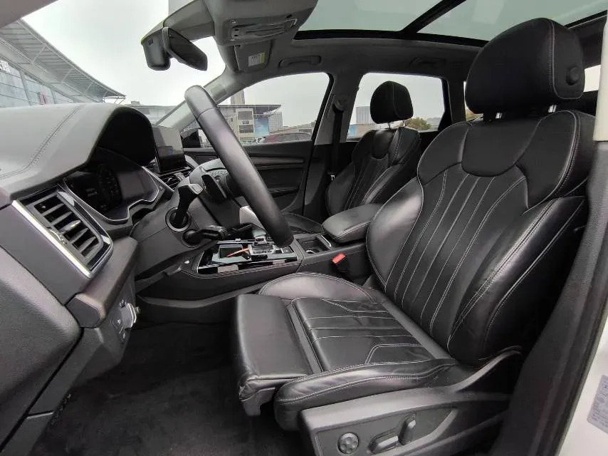 2021 Audi Q5L 2.0T 252HP L4 7DCT,autocango,china used car exporter,china ev exporter,chinese used car exporter,chinese used ev exporter