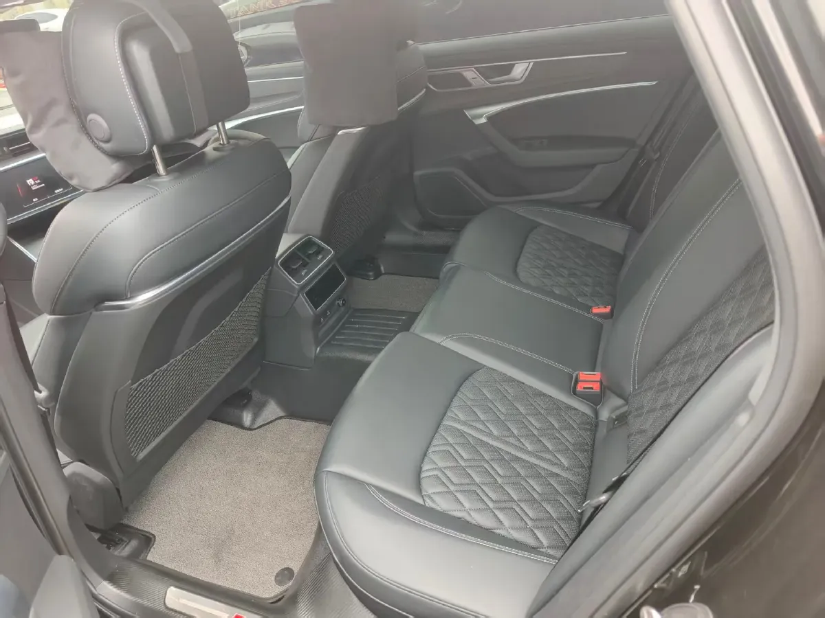 2025 Audi A6L 2.0T 245HP L4 7DCT,autocango,china used car exporter,china ev exporter,chinese used car exporter,chinese used ev exporter