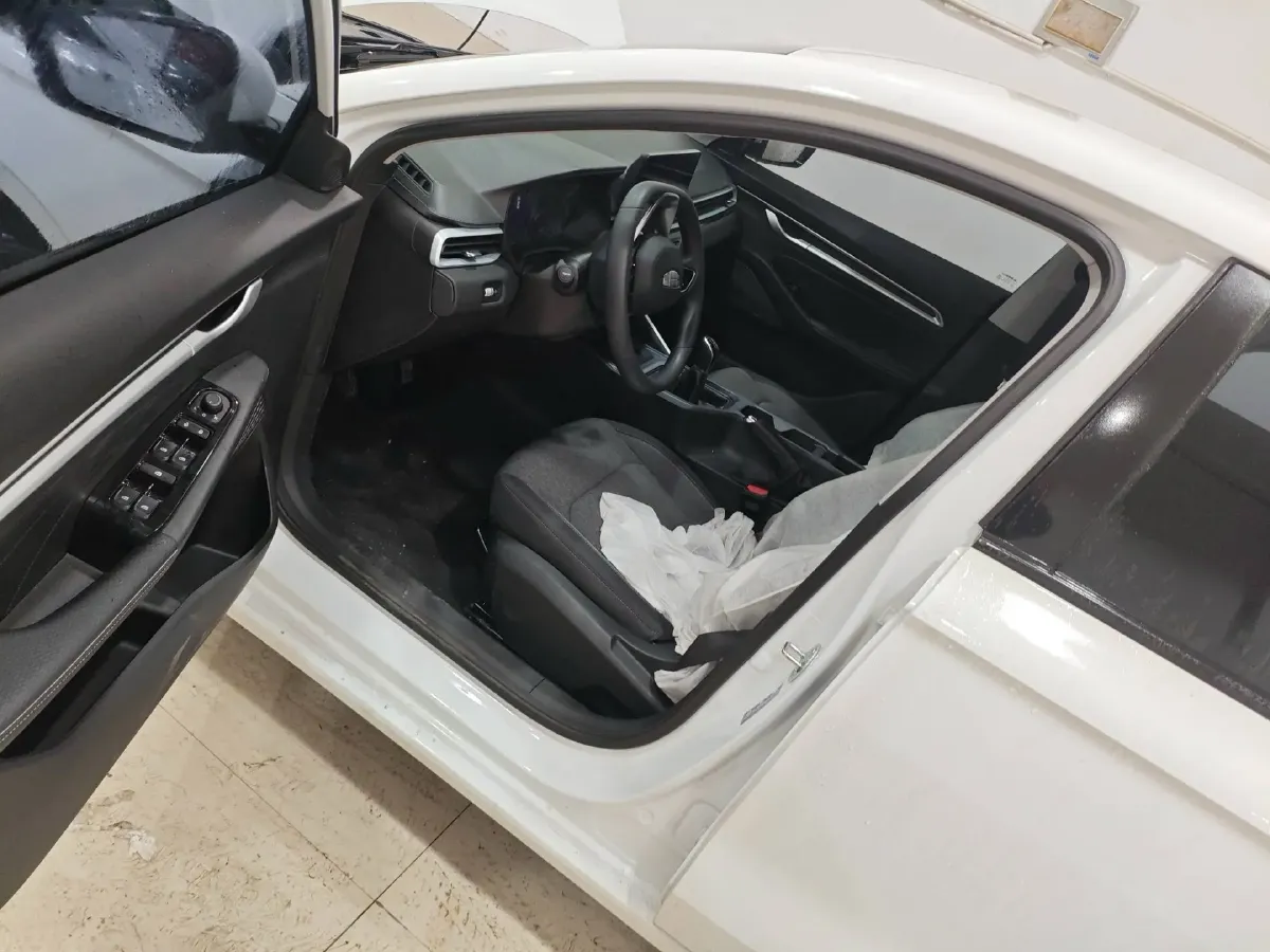 2025 Geely Emgrand 1.5L 127HP L4 5MT,autocango,china used car exporter,china ev exporter,chinese used car exporter,chinese used ev exporter