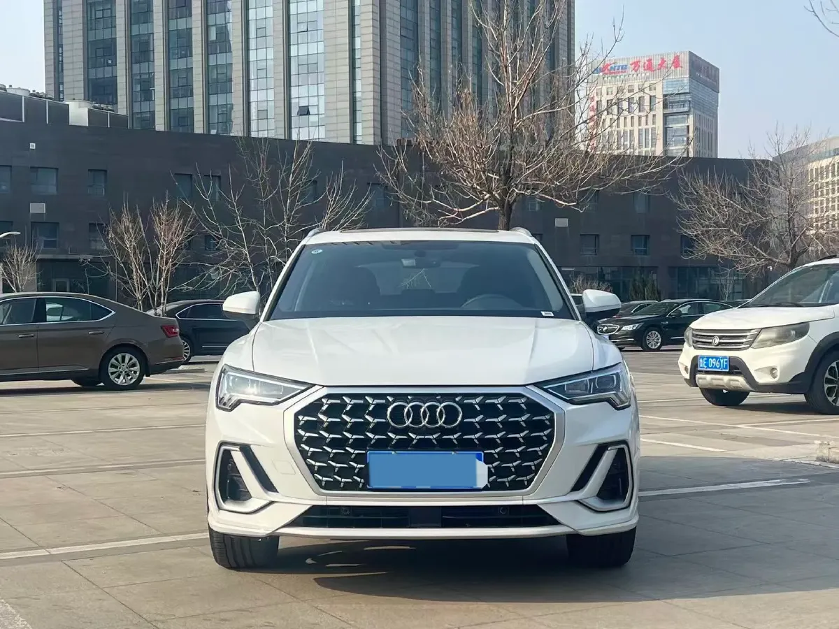 2025 Audi Q3 2.0T 186HP L4 7DCT,autocango,china used car exporter,china ev exporter,chinese used car exporter,chinese used ev exporter