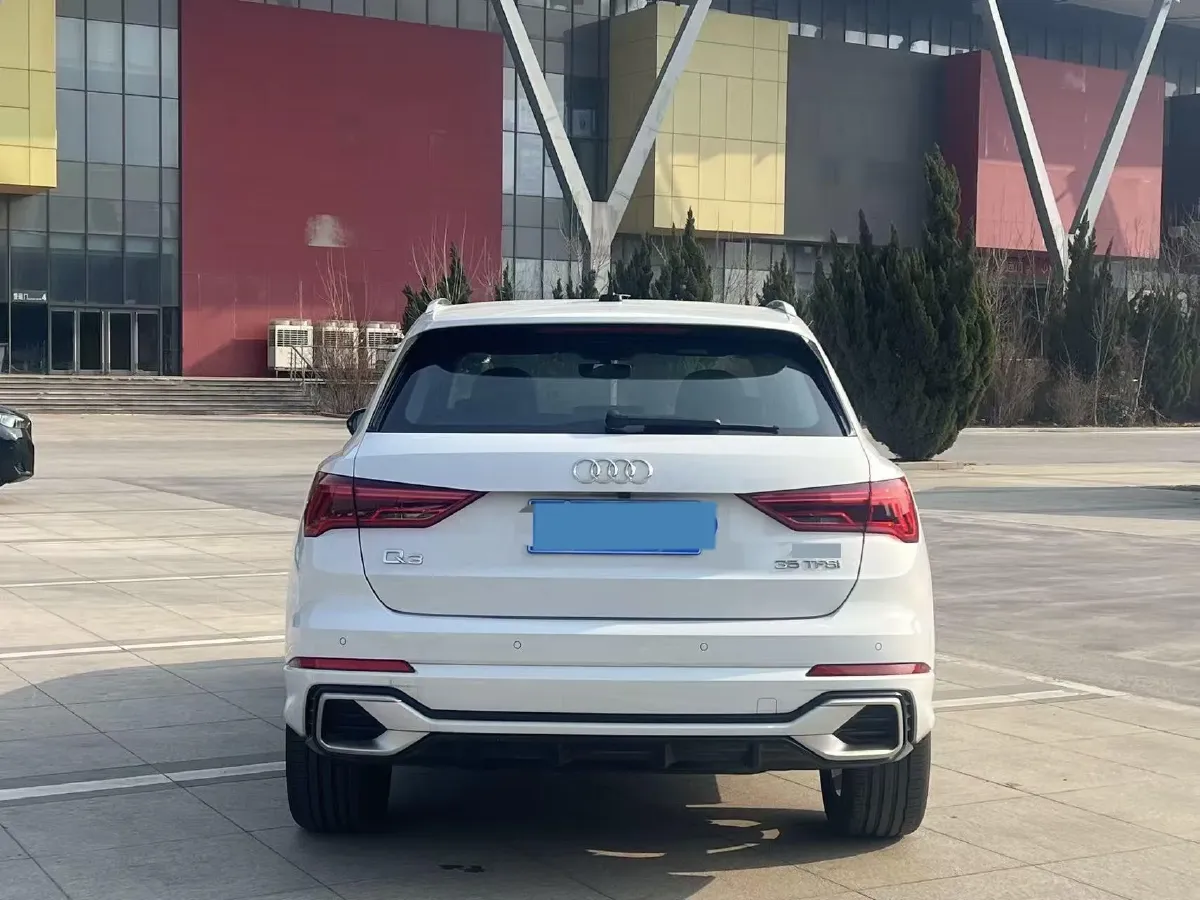 2025 Audi Q3 2.0T 186HP L4 7DCT,autocango,china used car exporter,china ev exporter,chinese used car exporter,chinese used ev exporter