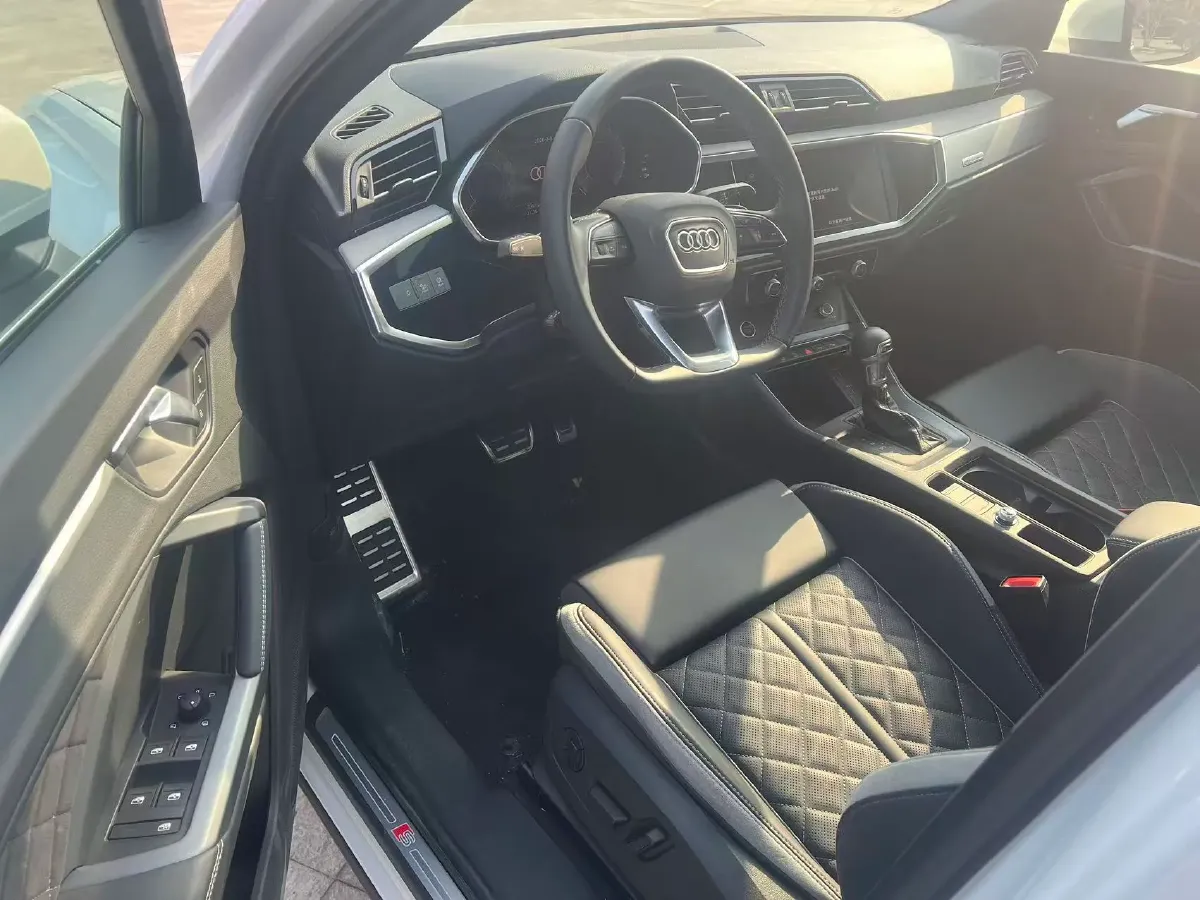 2025 Audi Q3 2.0T 186HP L4 7DCT,autocango,china used car exporter,china ev exporter,chinese used car exporter,chinese used ev exporter