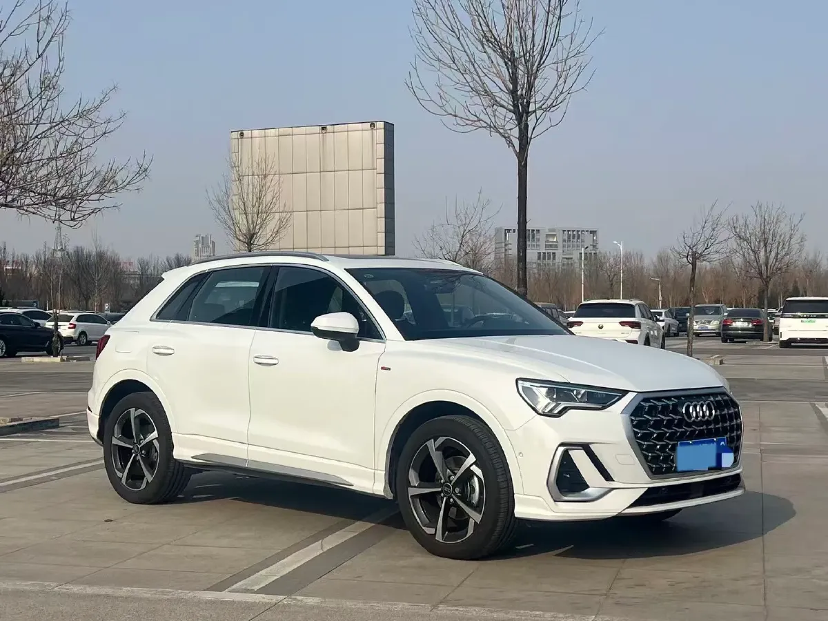 2025 Audi Q3 2.0T 186HP L4 7DCT,autocango,china used car exporter,china ev exporter,chinese used car exporter,chinese used ev exporter