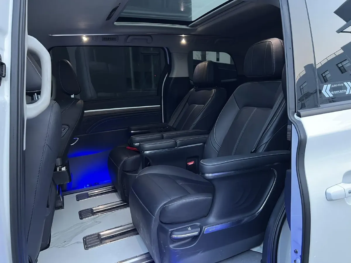 2023 GAC Trumpchi M8 2.0T 252HP L4 8AT,autocango,china used car exporter,china ev exporter,chinese used car exporter,chinese used ev exporter