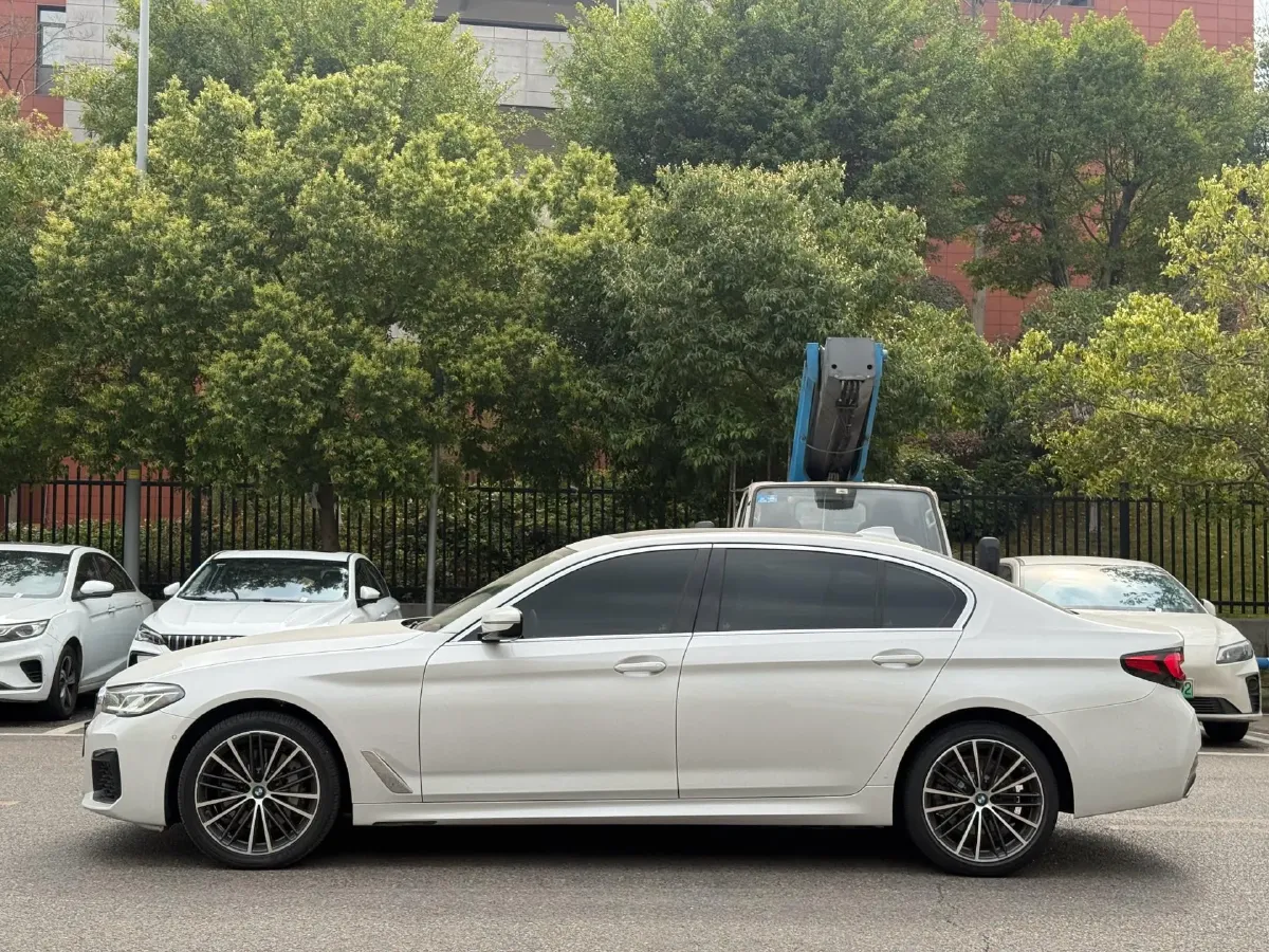 2022 BMW 5 Series 2.0T 252HP L4 8AT,autocango,china used car exporter,china ev exporter,chinese used car exporter,chinese used ev exporter
